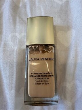 laura mercier Flawless Lumière Foundation - Light Beige with Gold Cap